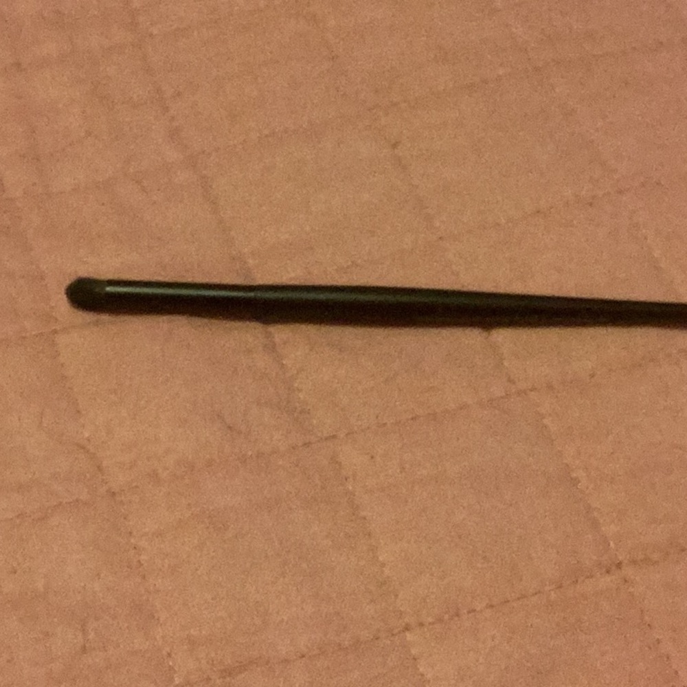 Mary Kay eye smudger brush, new never used- no longer available through MK Co.
